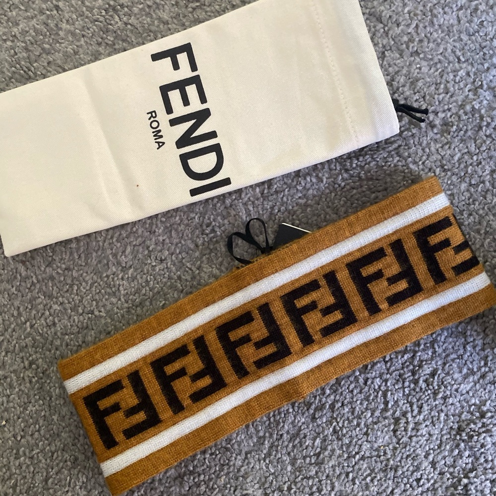 💰SOLD💰 Fendi wool headband - Picture 2 of 8